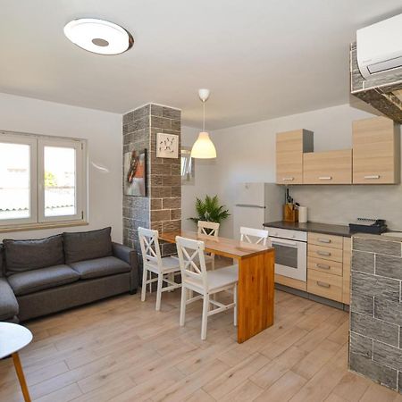 Apartments Iris Rovinj Exterior photo