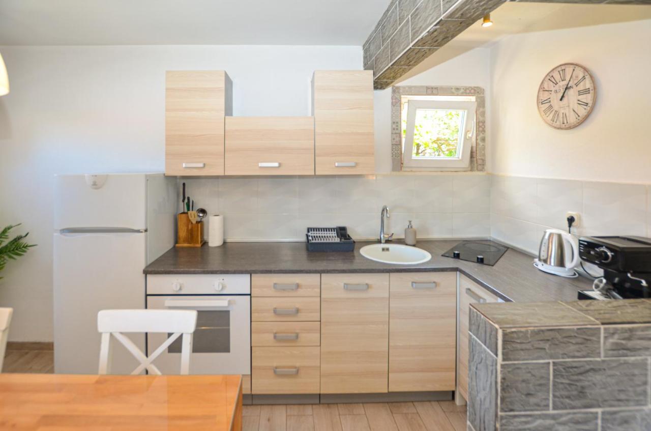 Apartments Iris Rovinj Exterior photo