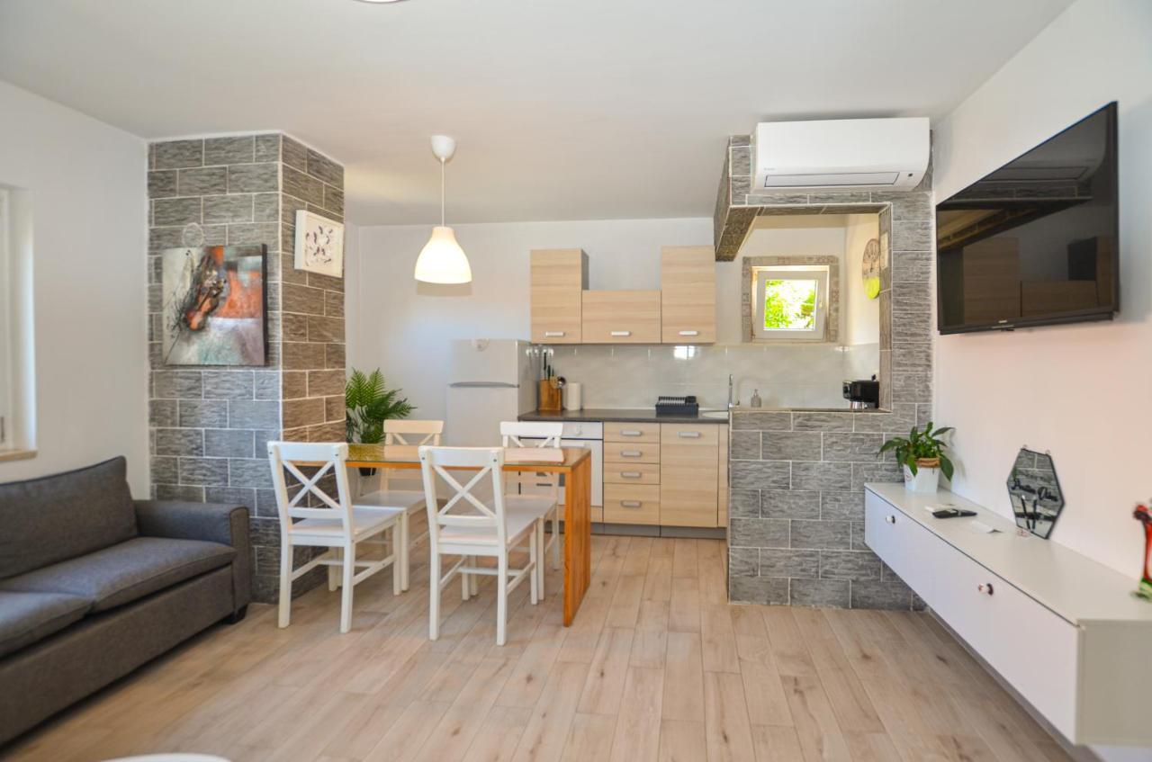 Apartments Iris Rovinj Exterior photo