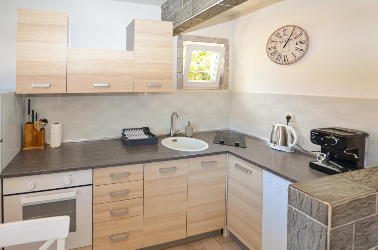 Apartments Iris Rovinj Exterior photo