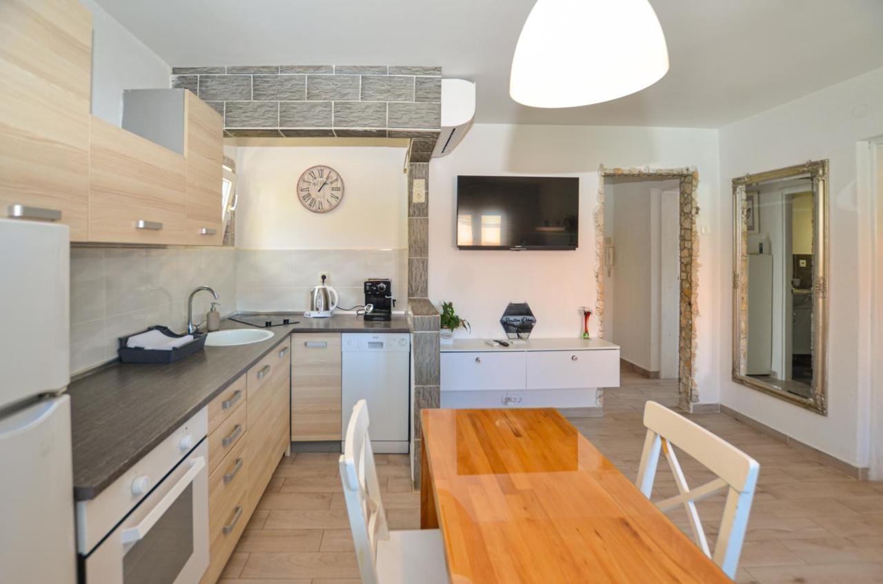 Apartments Iris Rovinj Exterior photo