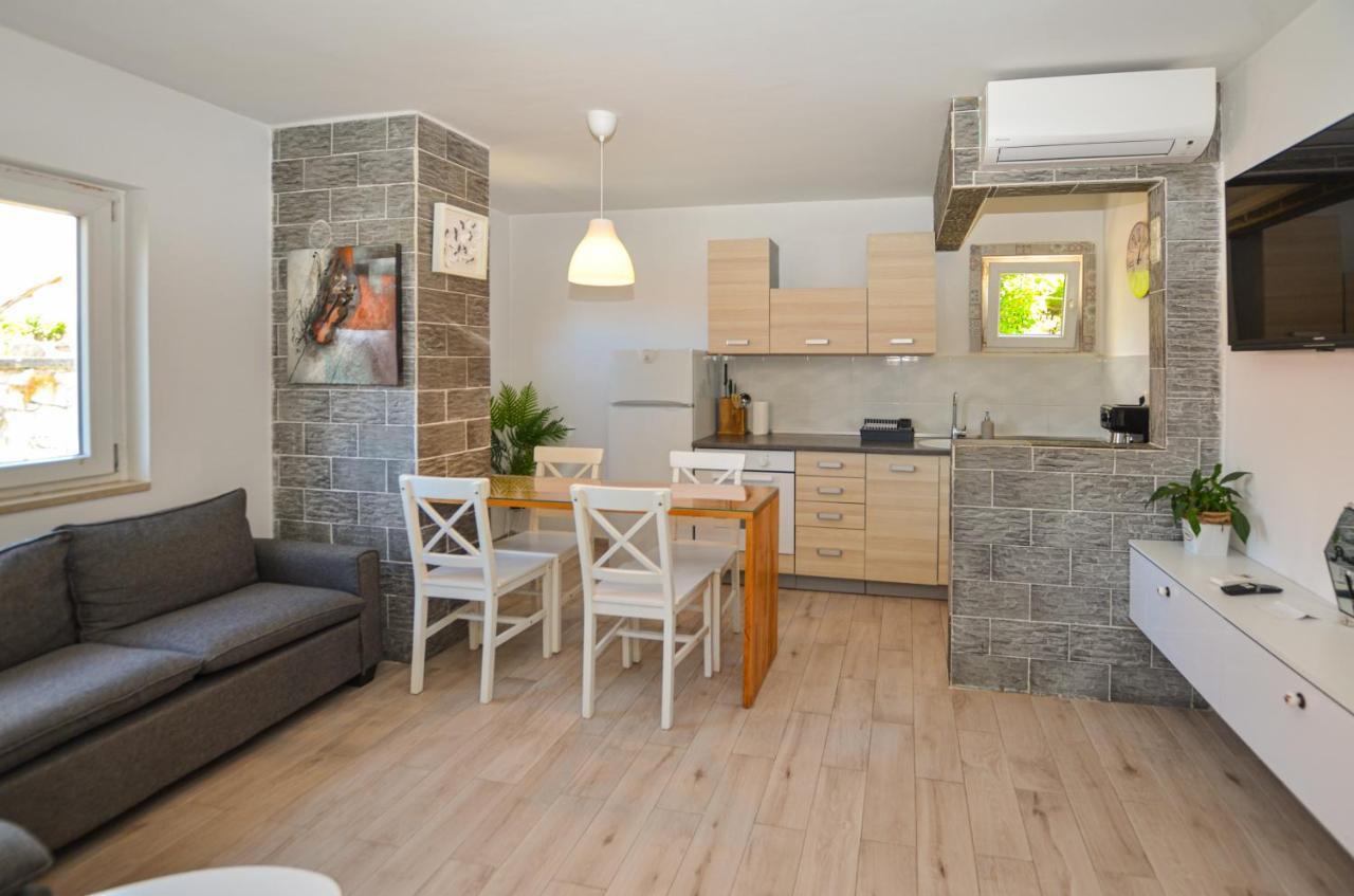 Apartments Iris Rovinj Exterior photo