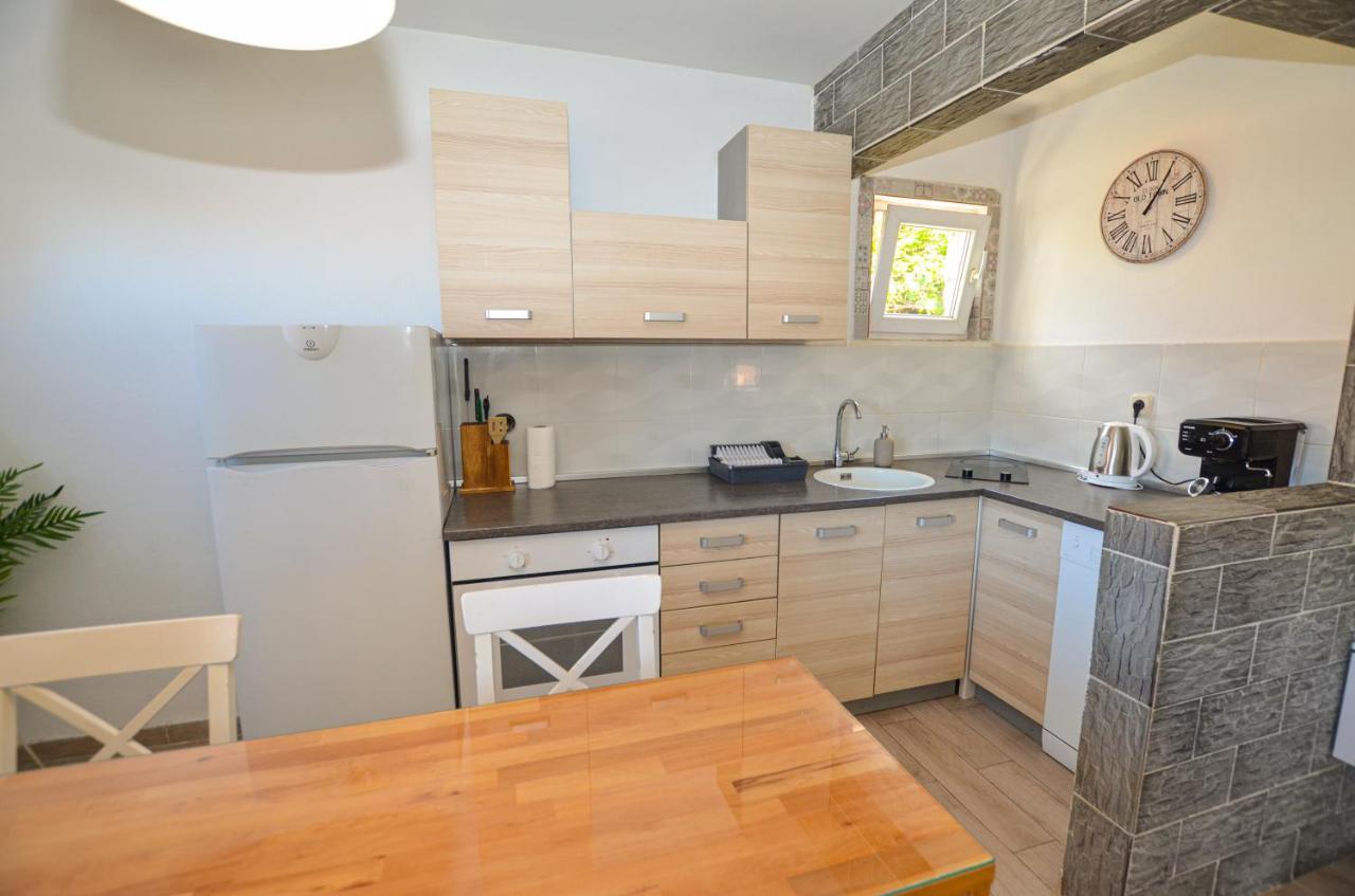 Apartments Iris Rovinj Exterior photo